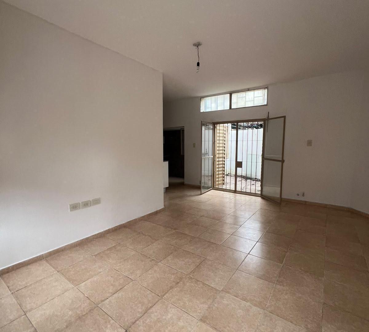Foto de VENTA DEPARTAMENTO PLANTA BAJA 1 DORMITORIO BARRIO ZUMARAN CON COCHERA, imagen 4