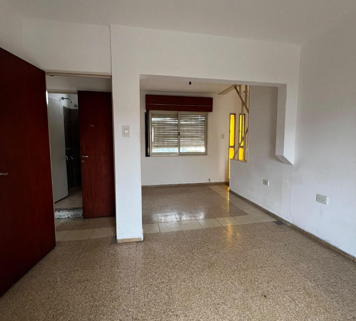 Foto de VENTA DEPARTAMENTO 1 DORMITORIO PLANTA ALTA BARRIO ZUMARAN, imagen 5