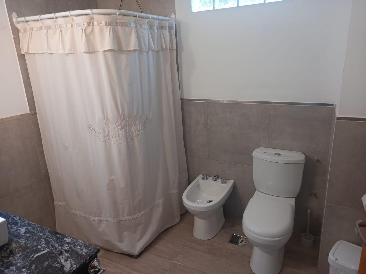 Foto de HERMOSA CASA EN ALQUILER EN RIO CEBALLOS, imagen 2