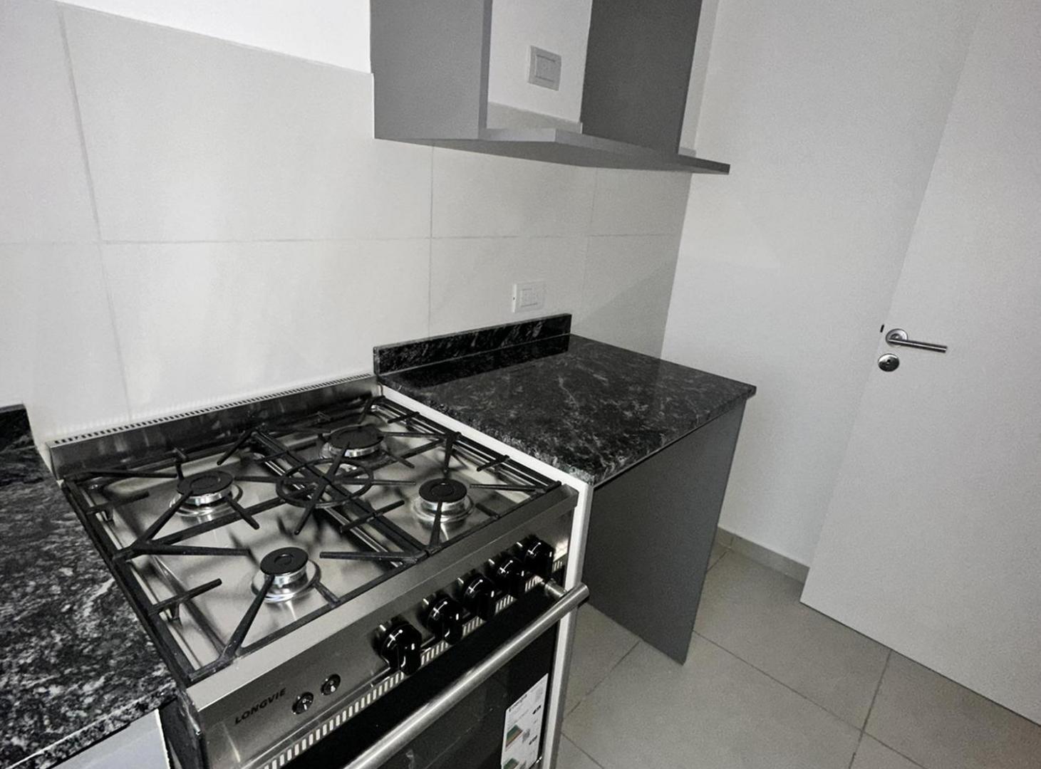 Foto de DTO CON BALCON Y ASADOR-SEG 24HS-PISCINAS-GYM-LAUNDRY, imagen 5