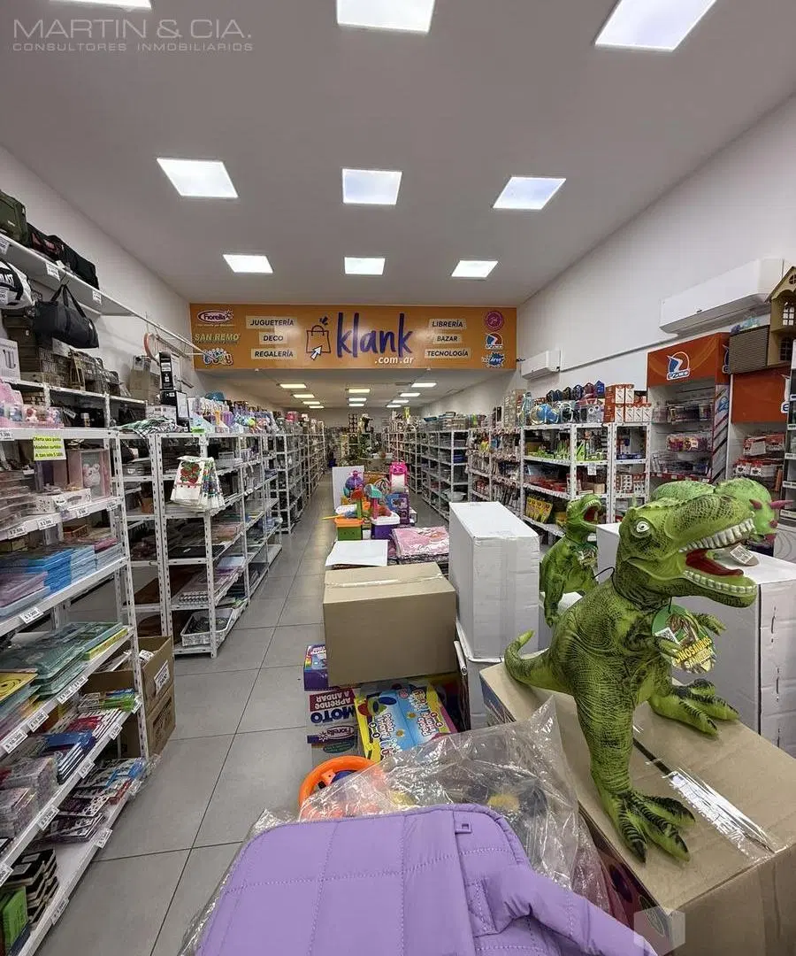 Dos locales comerciales a la calle sobre Galería Espacial 1