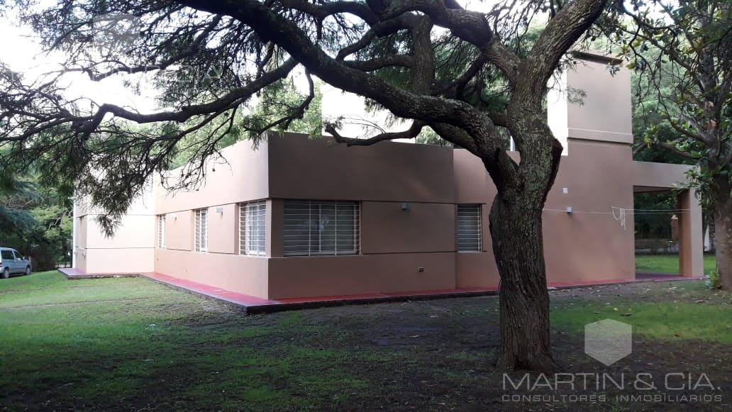 Foto de Casa de categoría en El Descanso. 3 dormitorios, pileta. A una cuadra, imagen 3