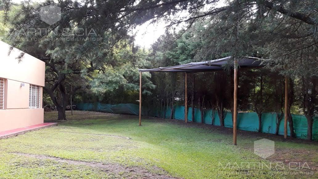Foto de Casa de categoría en El Descanso. 3 dormitorios, pileta. A una cuadra, imagen 2