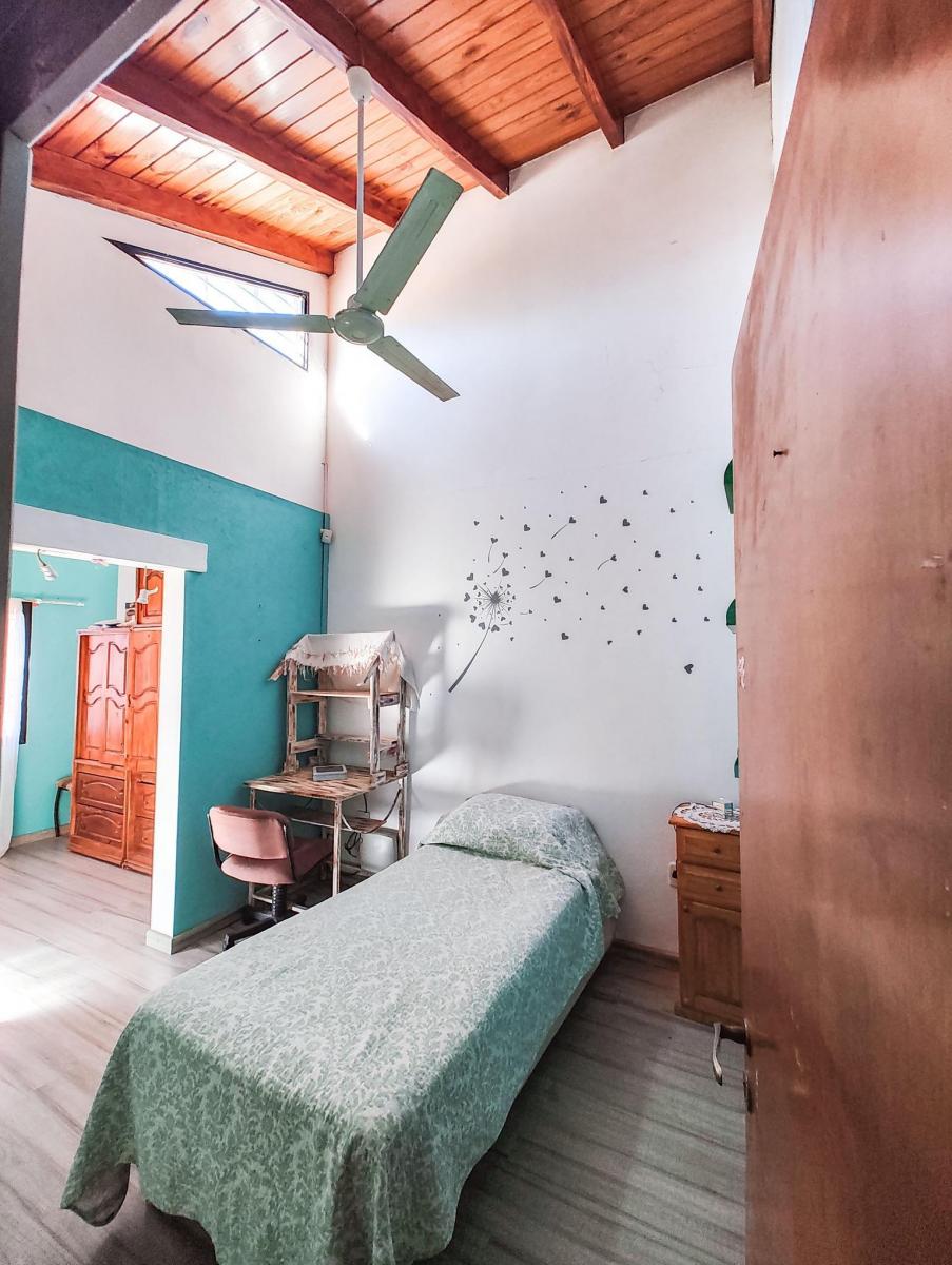 Casa en Venta de 3 Dorm. C/ Cochera en San Lorenzo 2