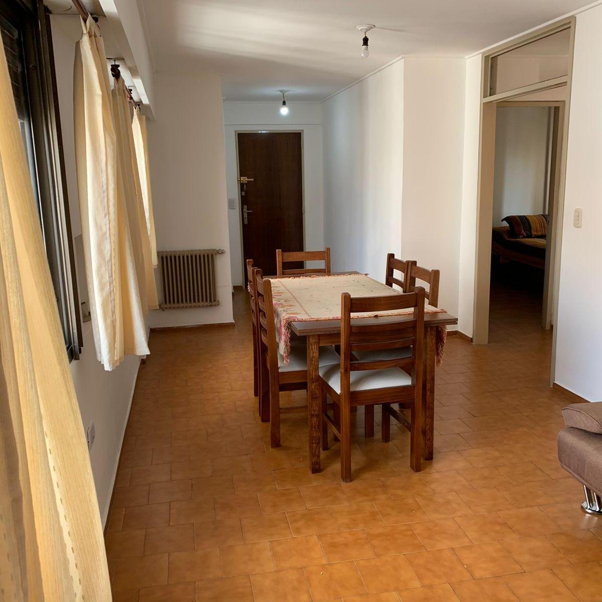 Departamento de Dos Dorm. con Cochera. 4