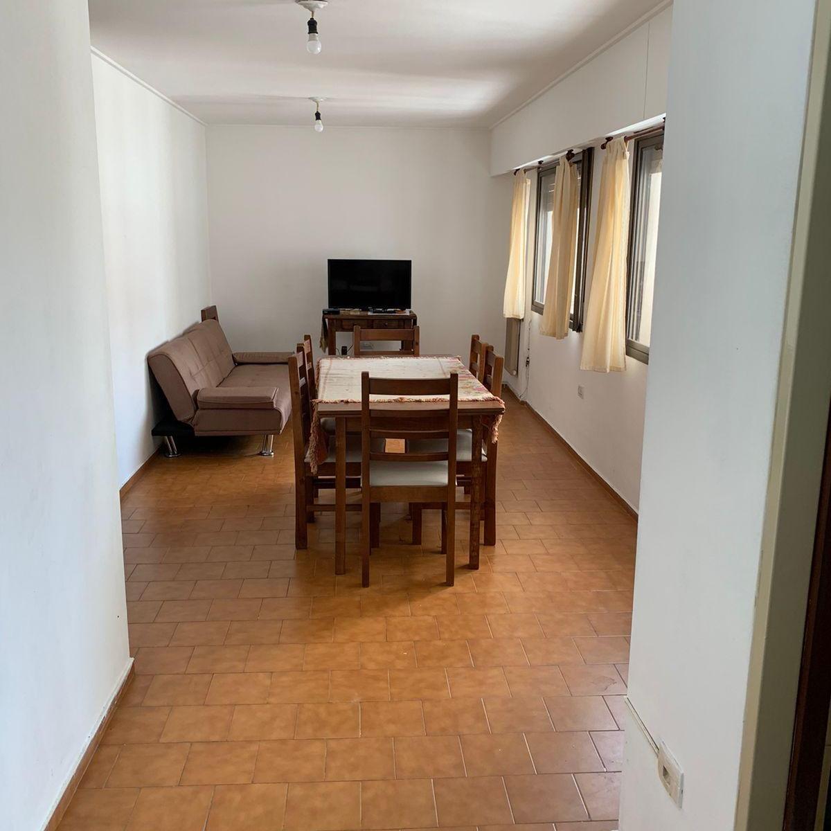 Departamento de Dos Dorm. con Cochera. 1