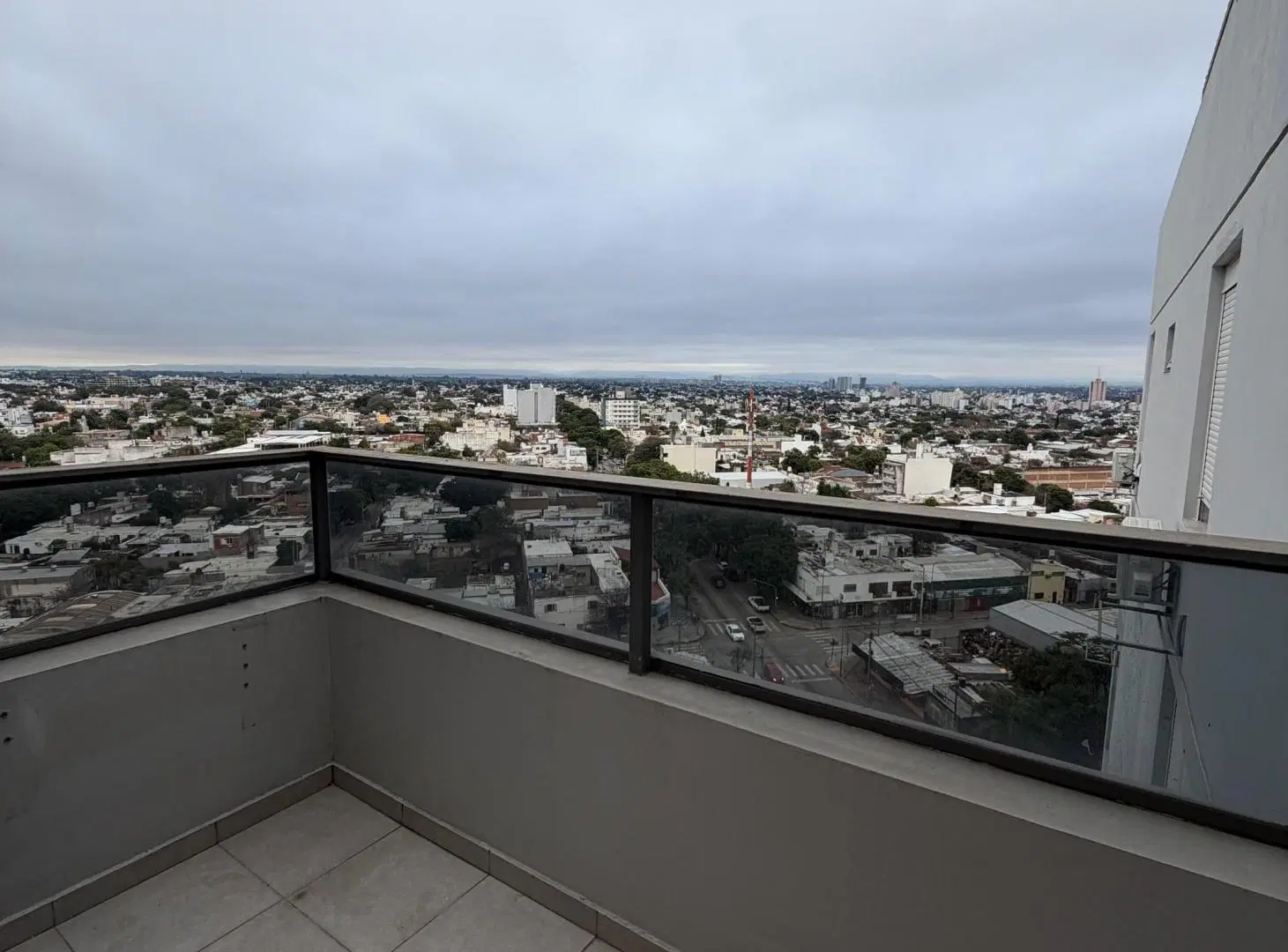 Departamento 2 dormitorios con cochera en alquiler 2