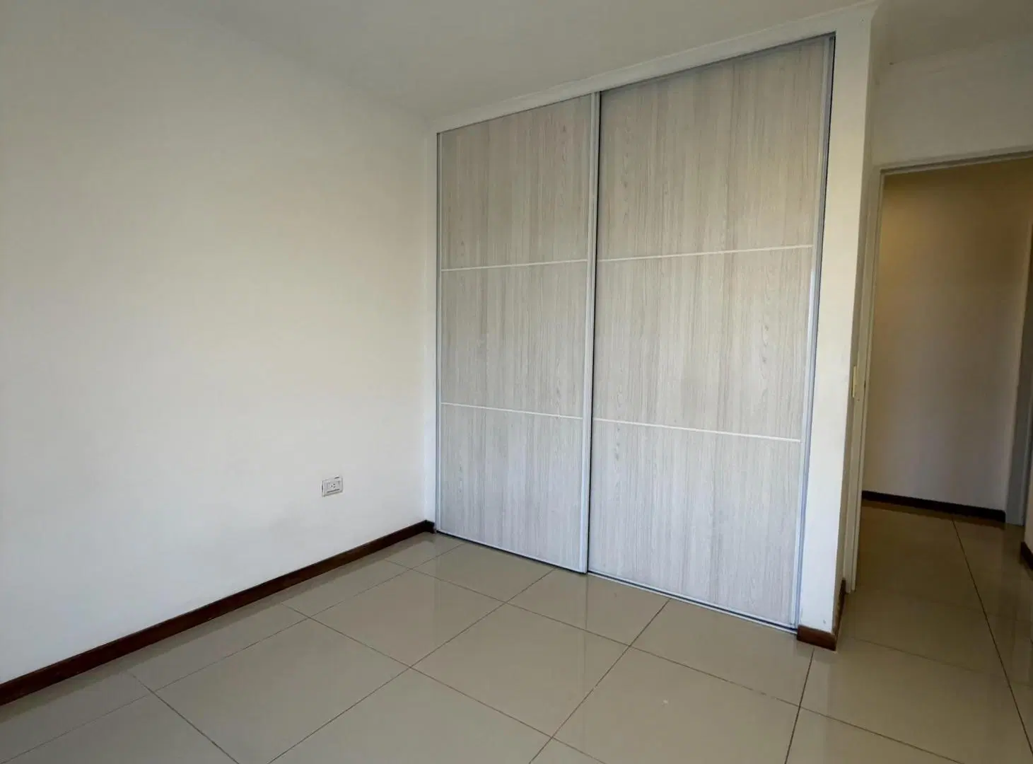 Departamento 2 dormitorios con cochera en alquiler 5