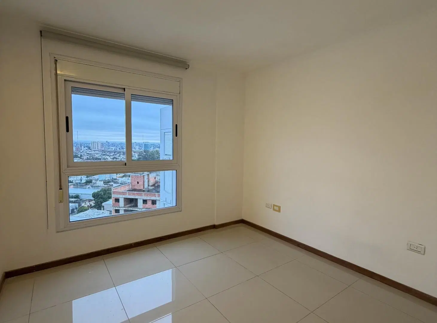 Departamento 2 dormitorios con cochera en alquiler 1