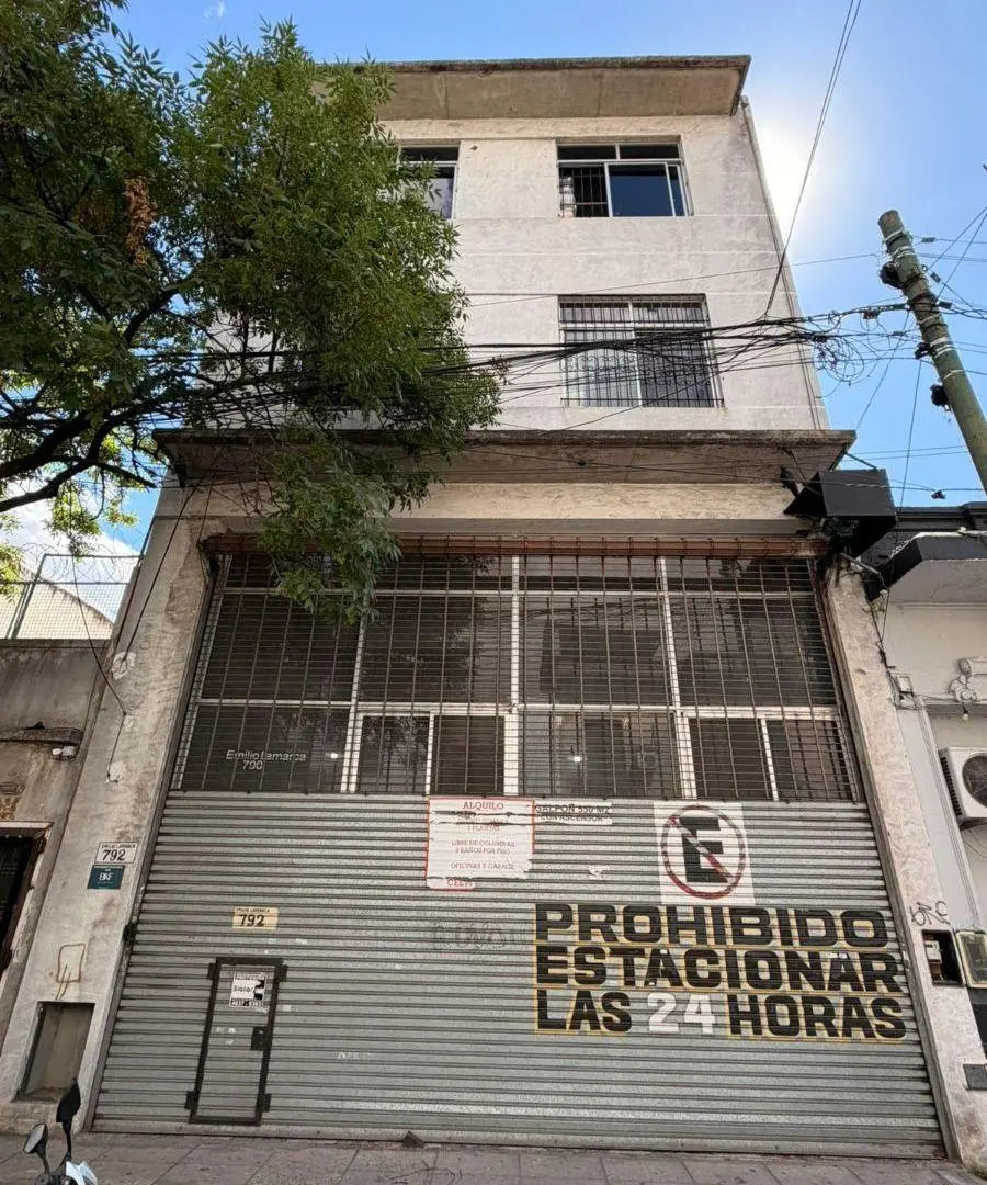 Depósito con 600 m² en alquiler en Flores 5