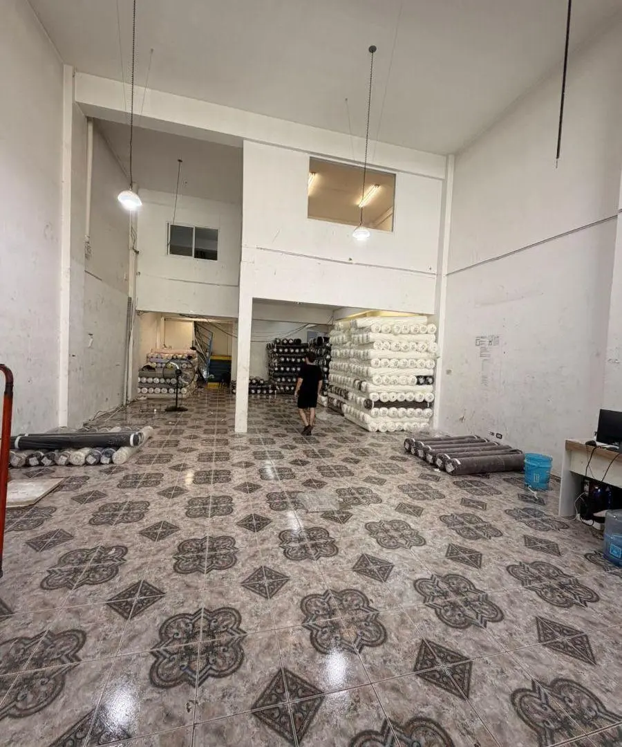 Depósito con 600 m² en alquiler en Flores 2
