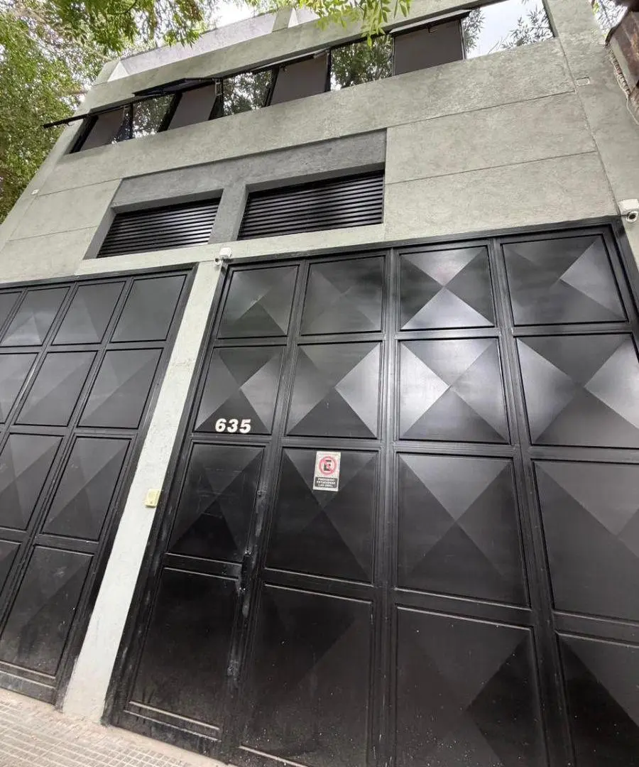 Depósito con 500 m2 en alquiler en Flores 3