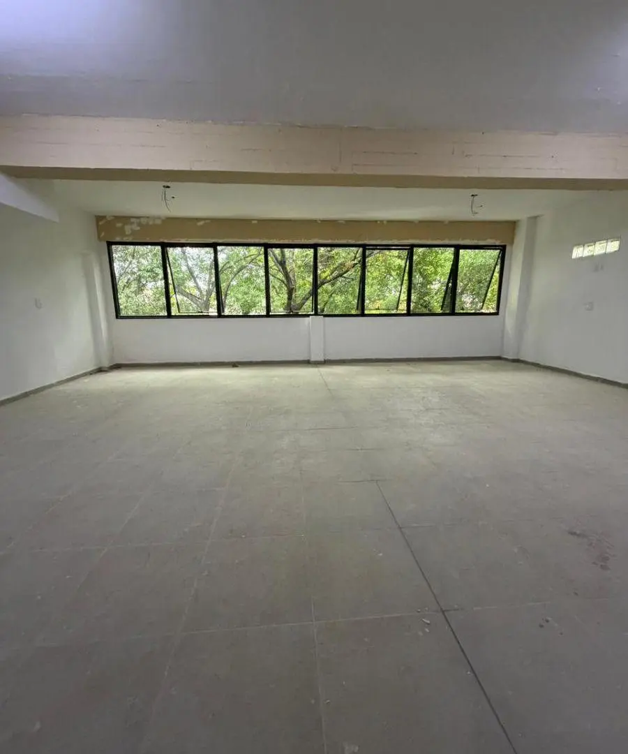 Depósito con 500 m2 en alquiler en Flores 4