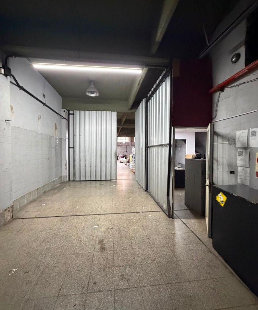 Foto de DEPOSITO/FABRICA DE 700MTS EN ALQUILER- BELAUSTEGUI3150, imagen 1
