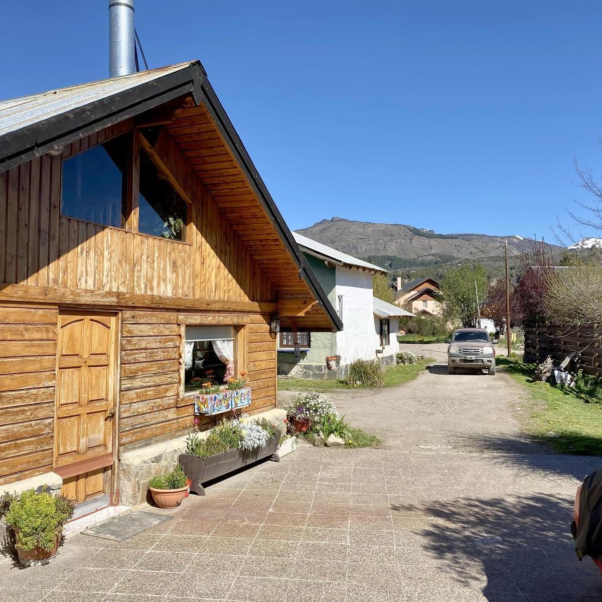 Casa, Cabañas y Galpón en San Martin de Los Andes 2