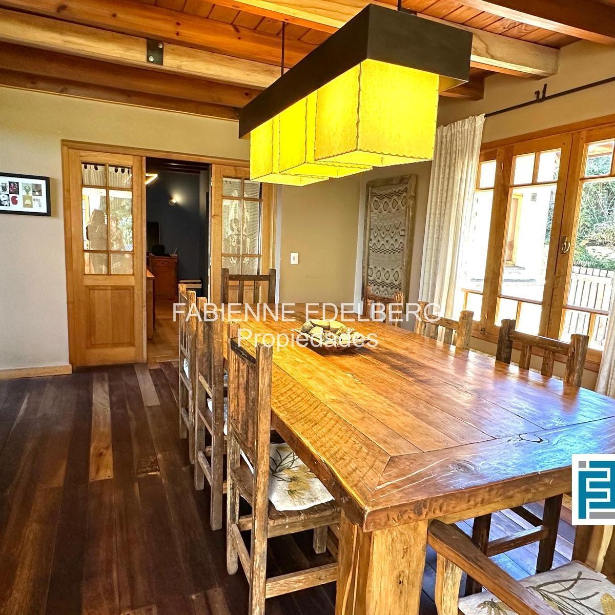 Casa en Venta en El Encantador Callejón de Gingin, San Martín de Los Andes, Patagonia Argentina. 1