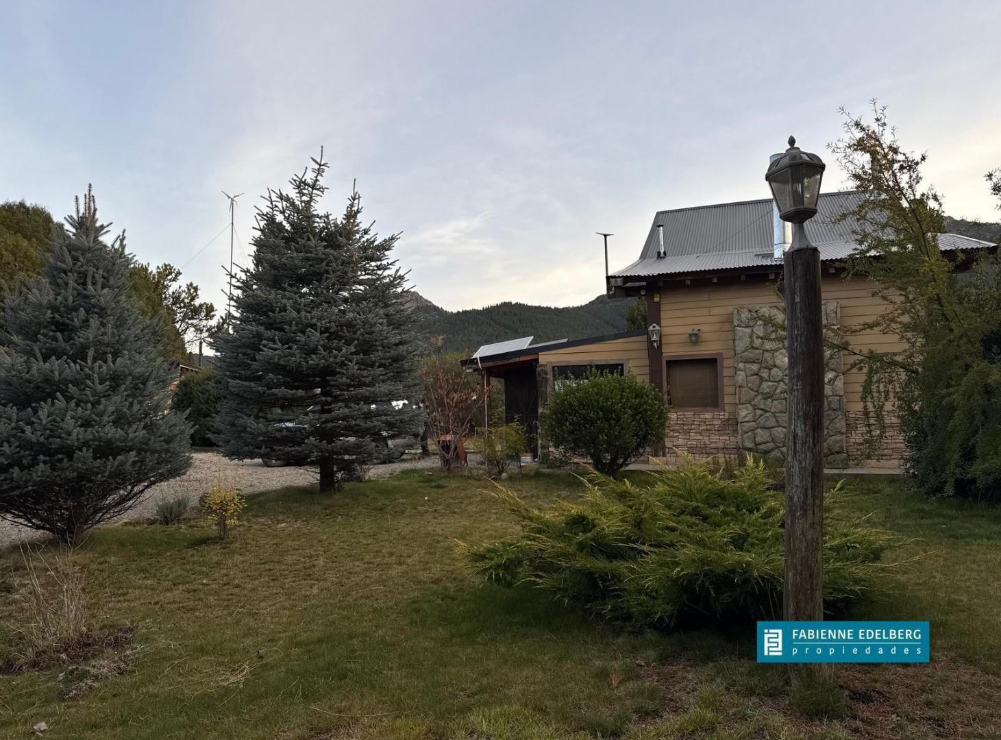 Foto de Complejo de Cabañas en Villa Meliquina con Vistas al Lago y Gran, imagen 2
