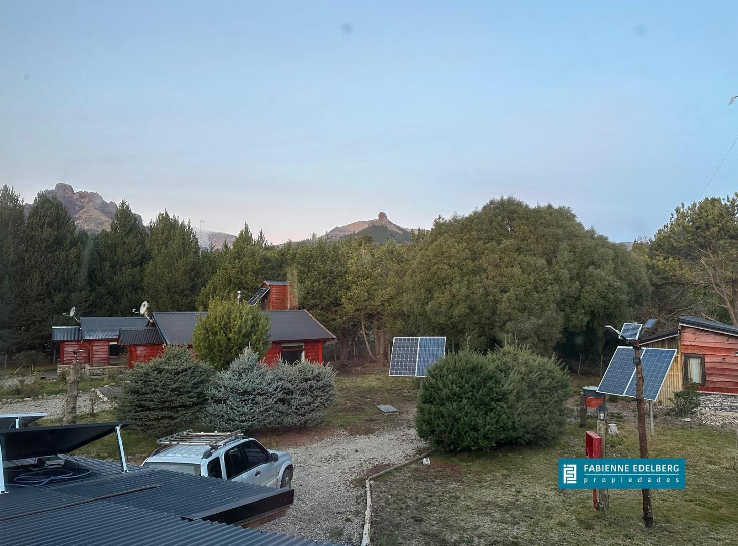Foto de Complejo de Cabañas en Villa Meliquina con Vistas al Lago y Gran, imagen 2