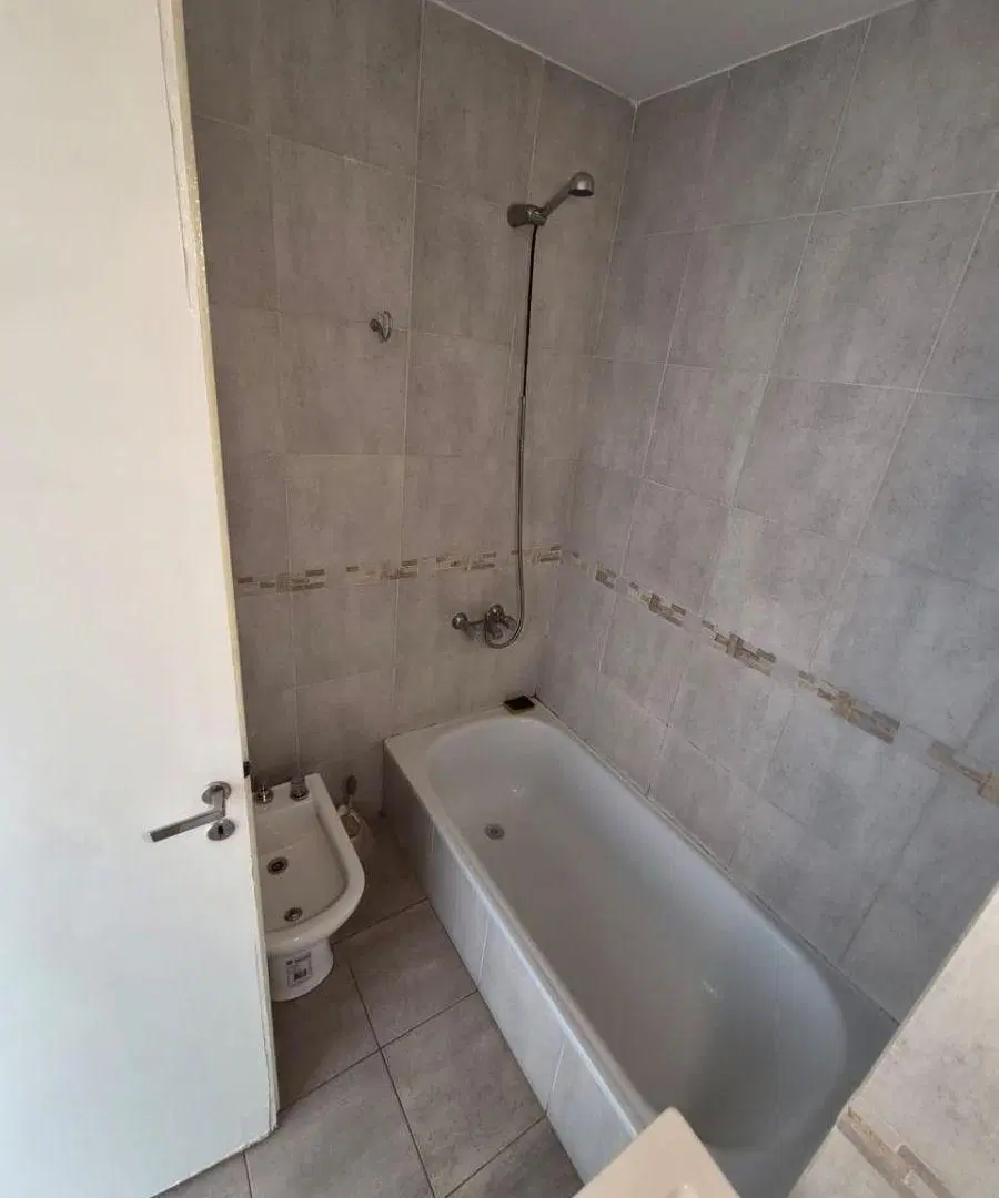 Se alquila hermoso y MUY AMPLIO departamento monoambiente en Parque Chacabuco! 2