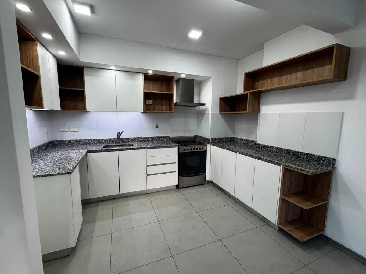 Hermoso departamento de dos ambientes en alquiler con balcon aterrazado! 2
