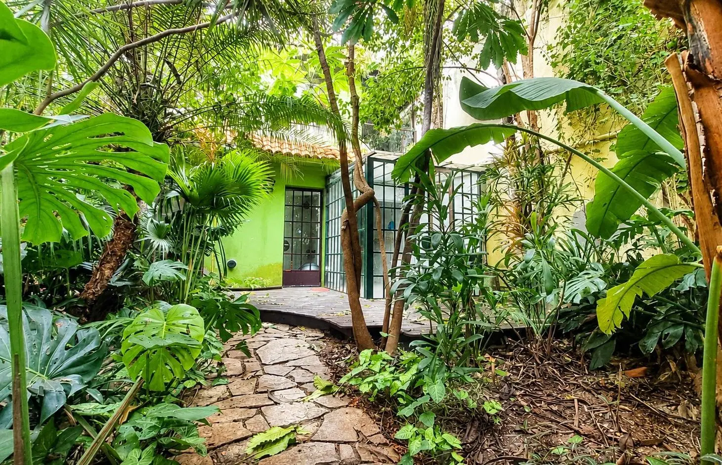 Hermosa casa tipo PH 5 ambientes con Jardín, patio y cochera en Vicente López 1