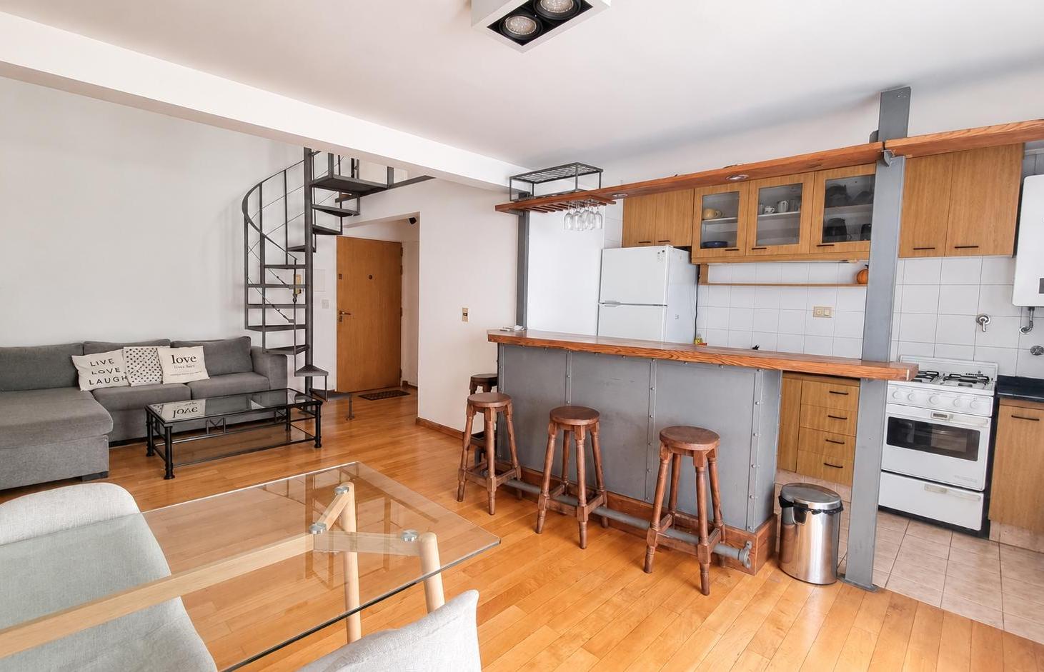 Foto de Amplio departamento 2 ambientes tipo duplex con cochera a mts del Polo, imagen 2