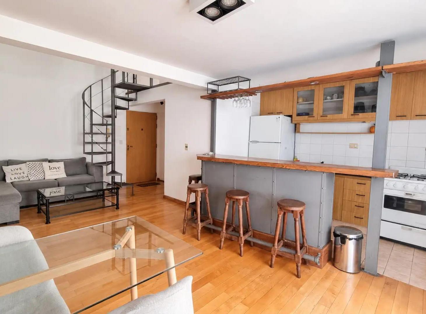 Foto de Amplio departamento 2 ambientes tipo duplex a mts del Polo, imagen 3