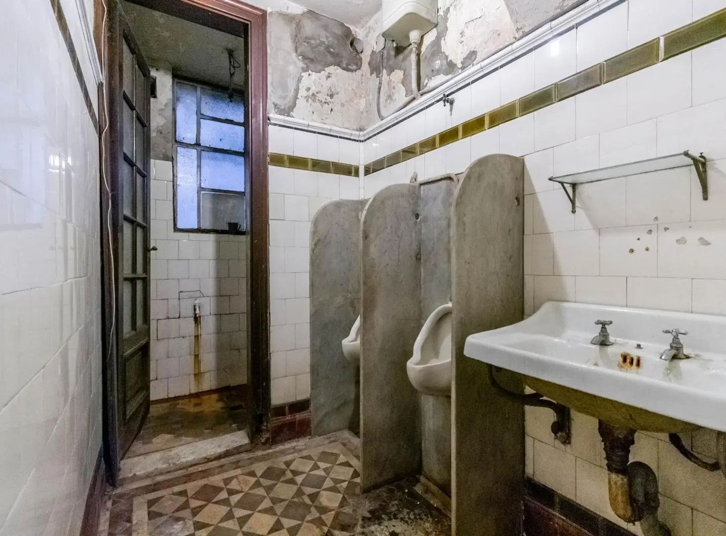 Alquiler Local con Vivienda - Av Caseros 2800 3