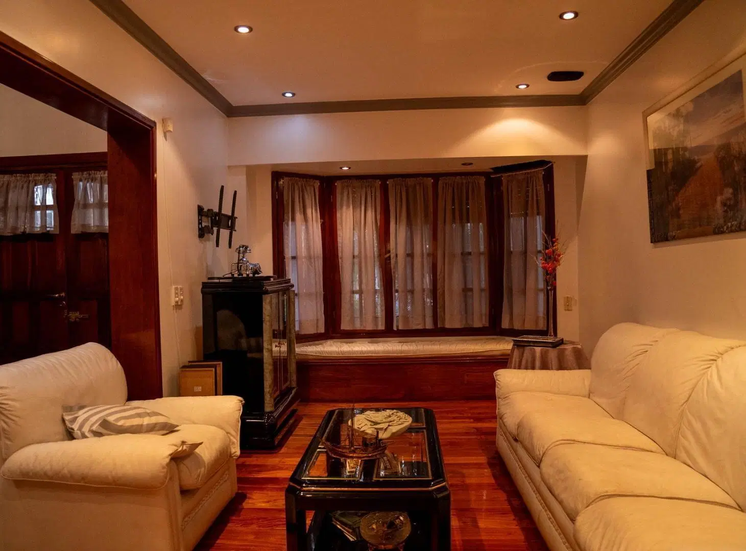 CASA 6 AMBIENTES DE CATEGORIA — 318 M² — CASEROS NORTE 4