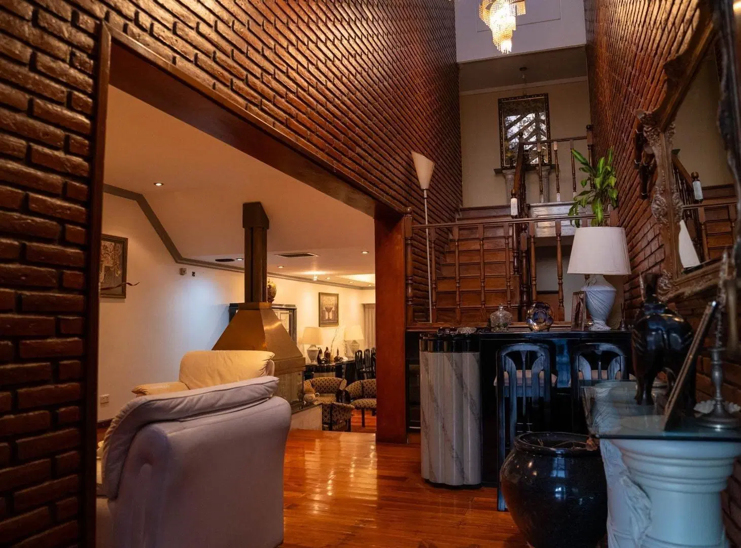 CASA 6 AMBIENTES DE CATEGORIA — 318 M² — CASEROS NORTE 1