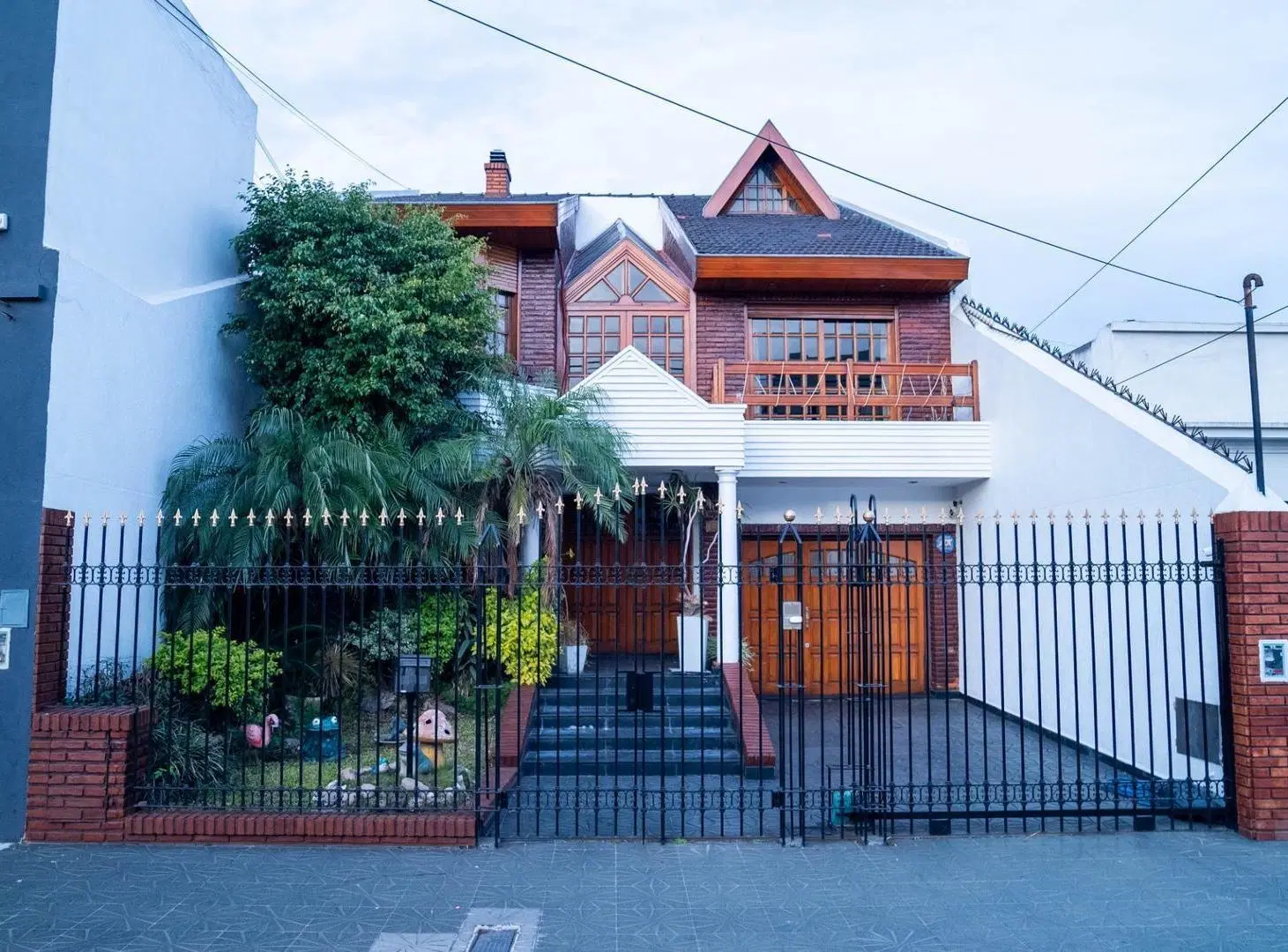 CASA 6 AMBIENTES DE CATEGORIA — 318 M² — CASEROS NORTE 5