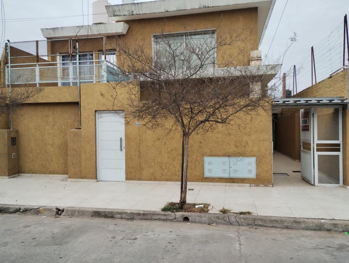 Oportunidad de inversión en bloque 3 dptos más terreno. San Martín.