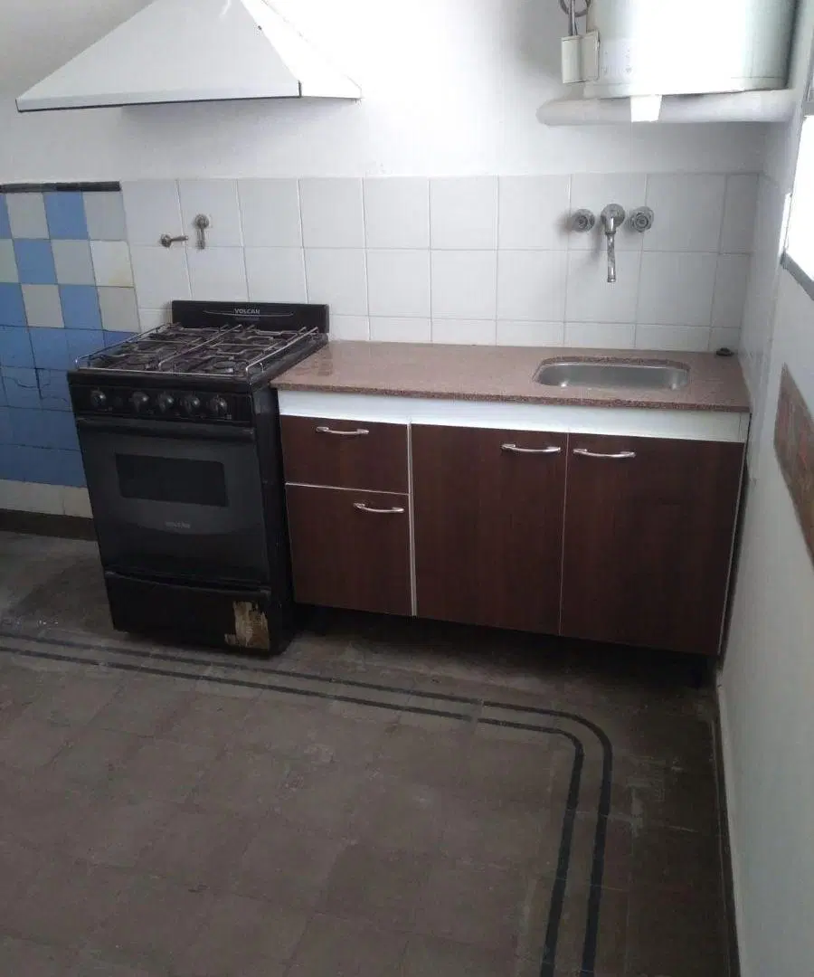 ALQUILO casa 2 dorm c/cochera. B° Observatorio. 4