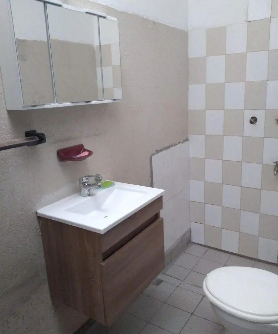 ALQUILO casa 2 dorm c/cochera. B° Observatorio. 3