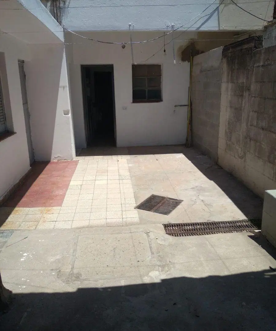 ALQUILO casa 2 dorm c/cochera. B° Observatorio. 5