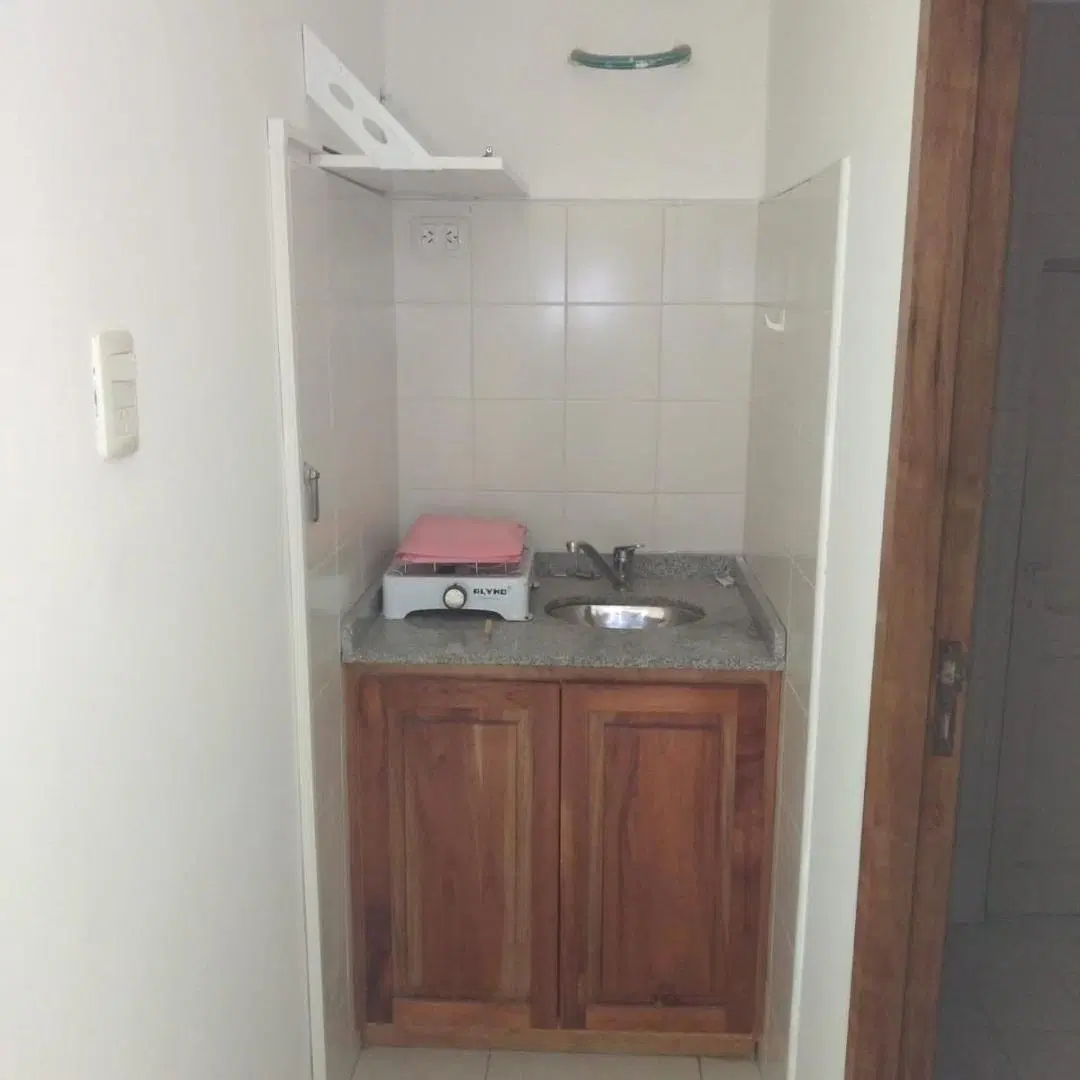 Alquilo local comerc. Sin expensas. Alta Córdoba. 3