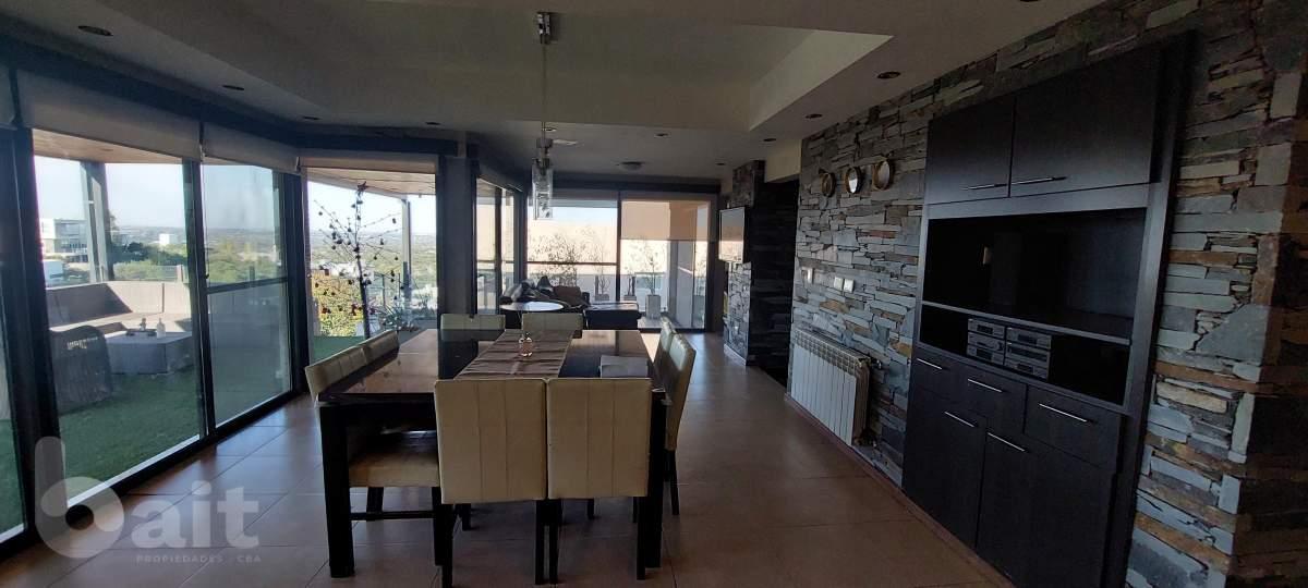 Casa a La Venta en La Rufina con 4 Dorm. y Hermosa Vista. 1
