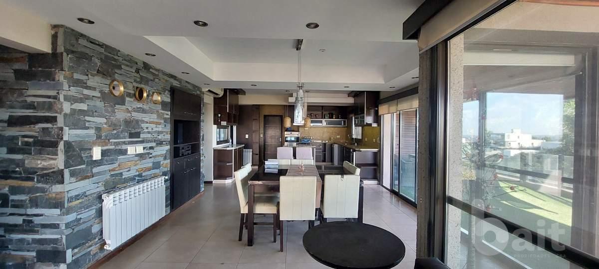 Casa a La Venta en La Rufina con 4 Dorm. y Hermosa Vista. 1