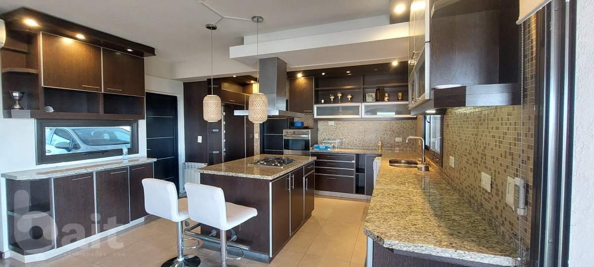 Casa a La Venta en La Rufina con 4 Dorm. y Hermosa Vista. 4