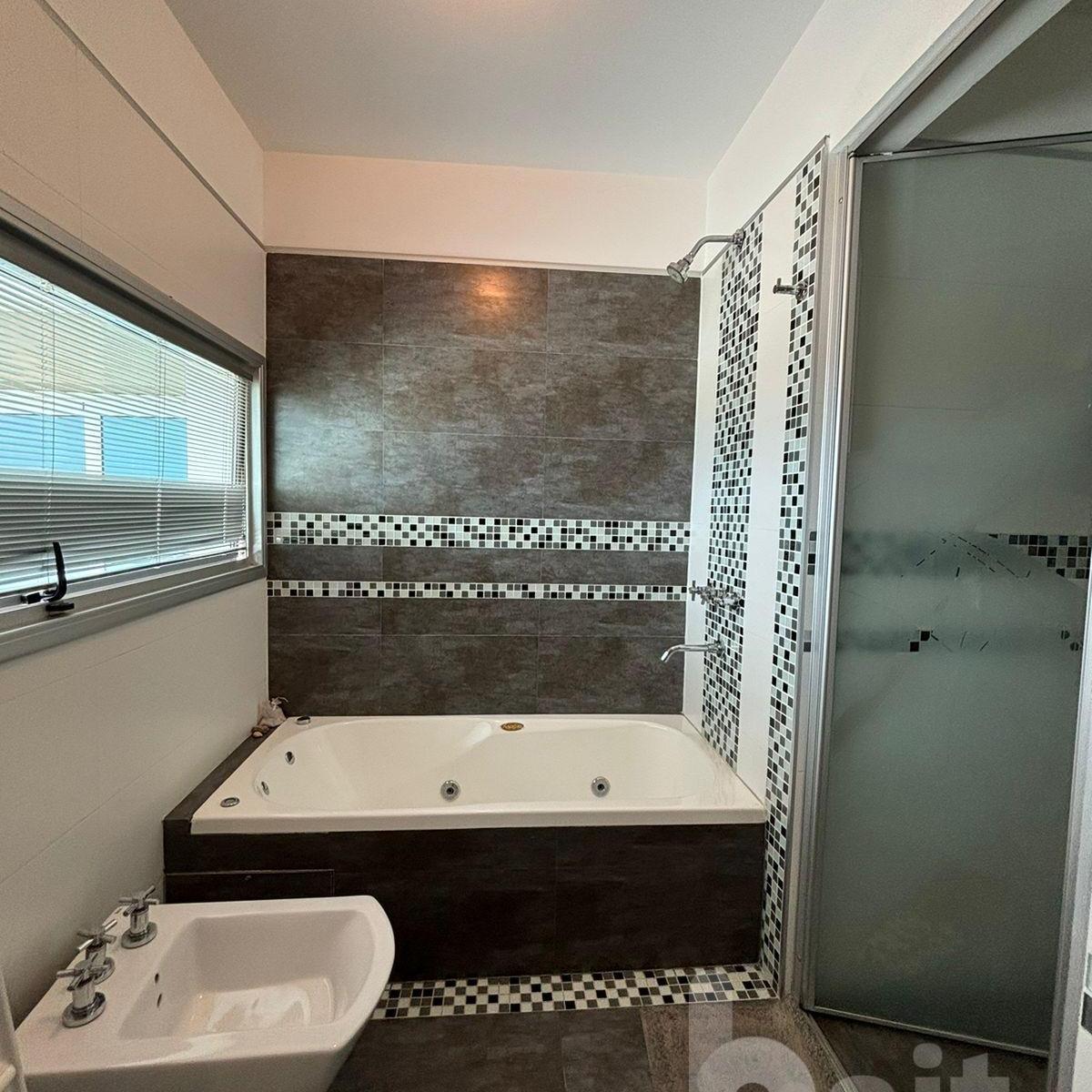 Venta de Casa en La Rufina, 4 Dorm. y Escritorio con Vista y Patio Plano 3