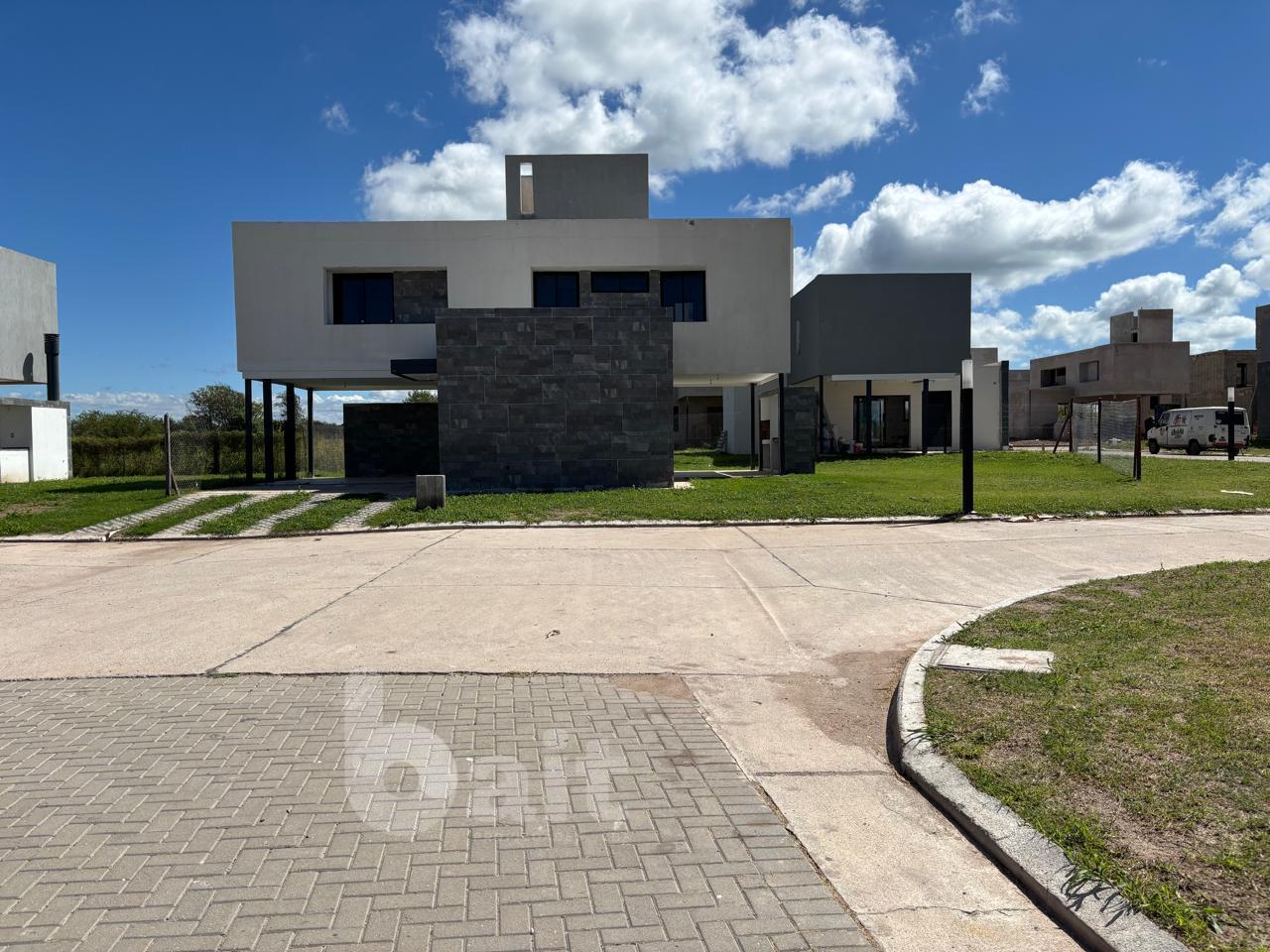 VENDO DUPLEX EN HOUSING A ESTRENAR FINANCIACION PROPIA EN PESOS  JUAREZ CELMAN