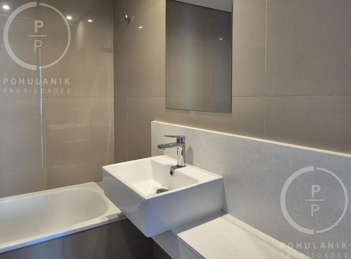 Venta  2 ambientes con cochera en Belgrano. Edificio Liberateur. 2