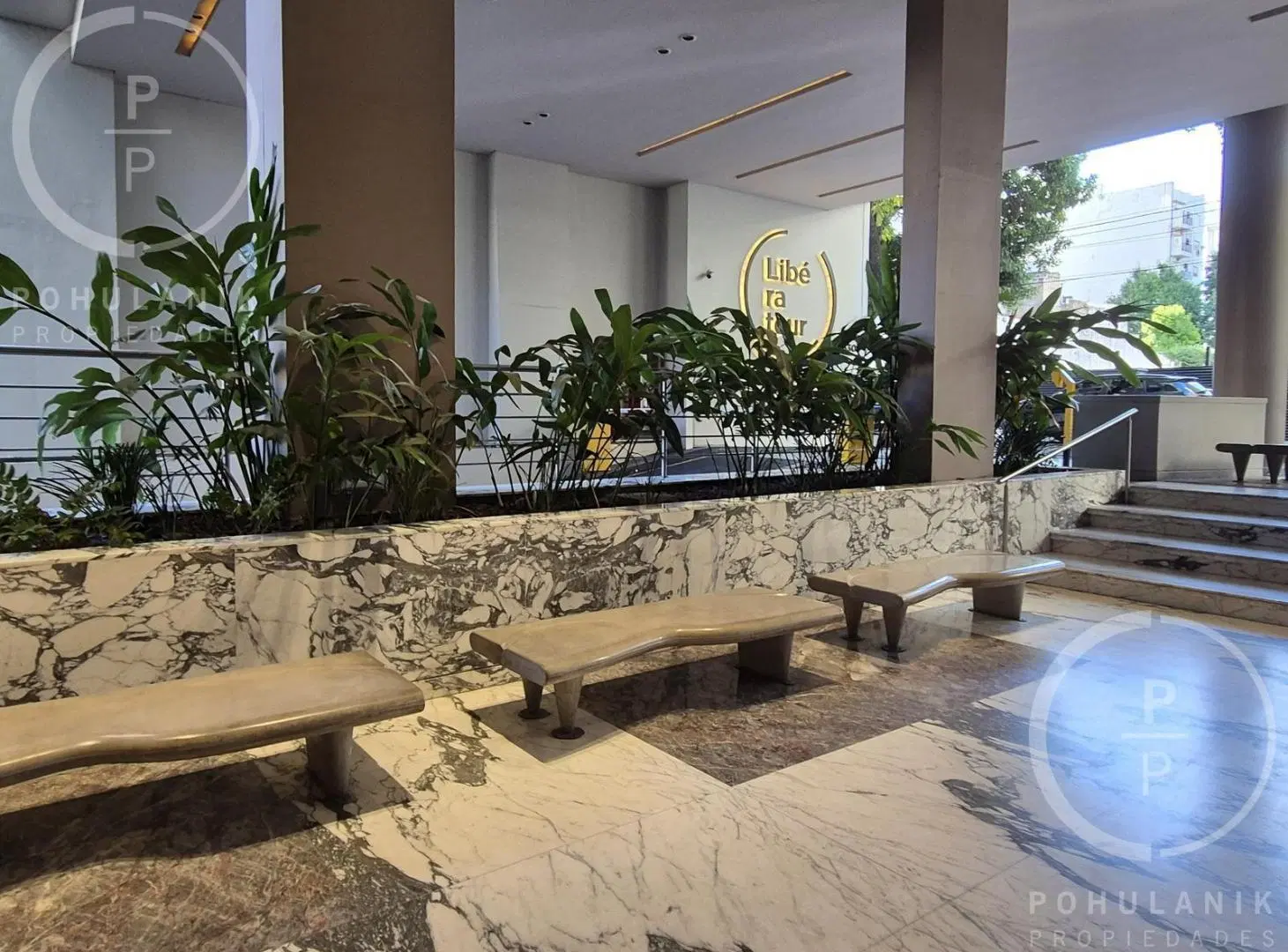 Venta  2 ambientes con cochera en Belgrano. Edificio Liberateur. 3