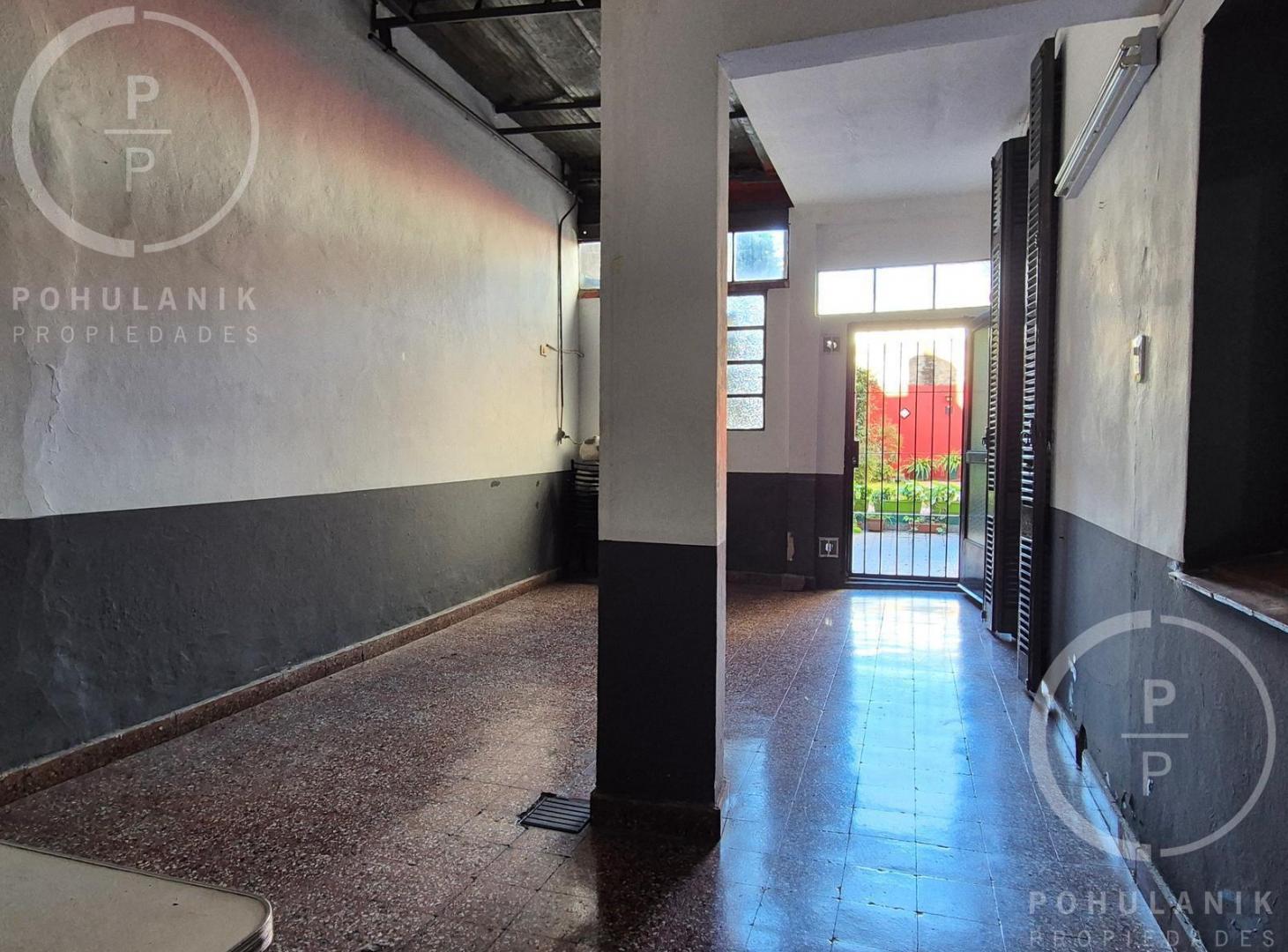 Alquiler casa con Jardín y terraza en Chacarita.