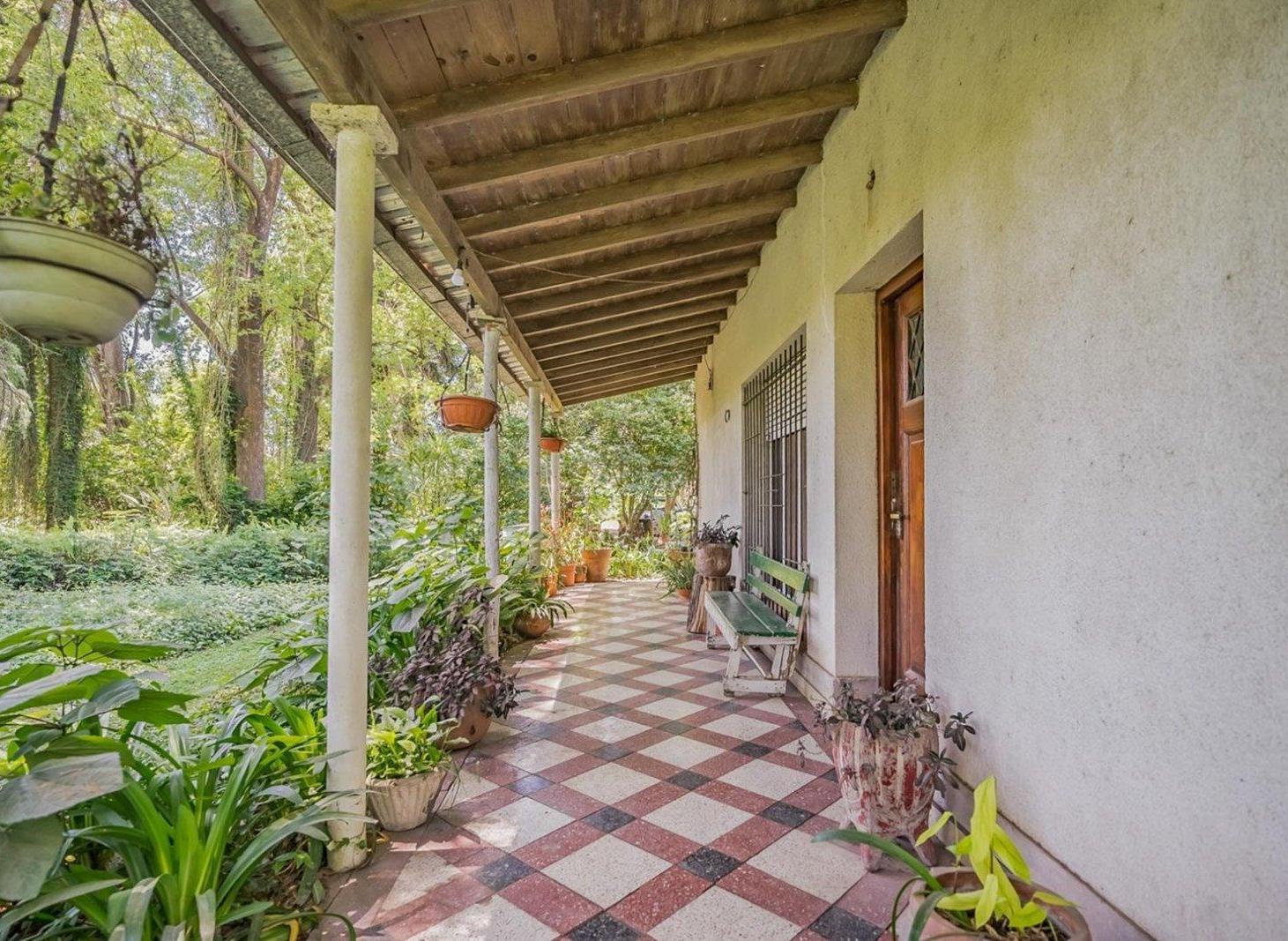 CASA QUINTA DE 4200 M2 + PARQUE VEGETACIÓN + PILETA