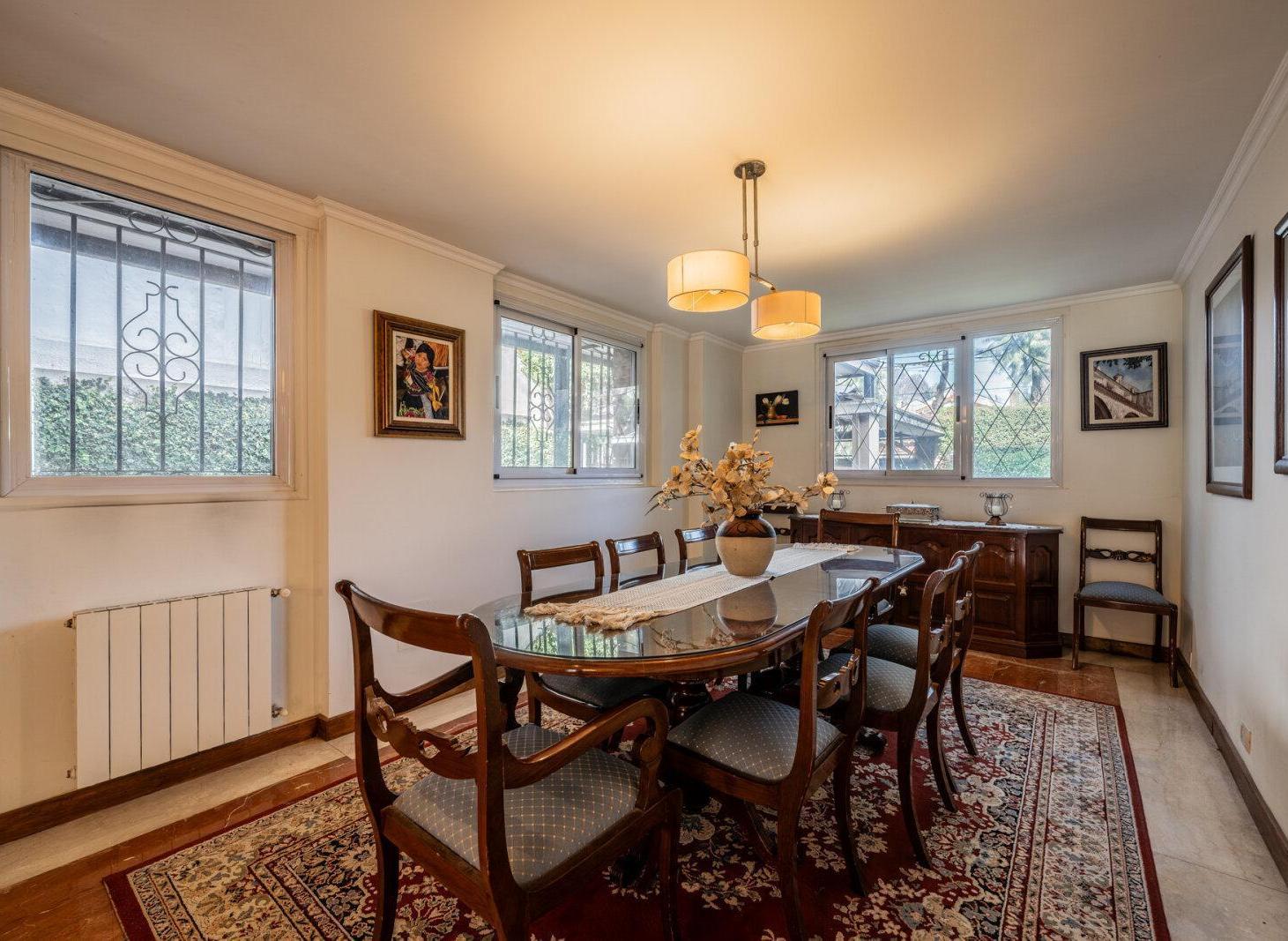 Foto de Venta casa en Vicente López con gran jardín, quincho y pileta, imagen 5