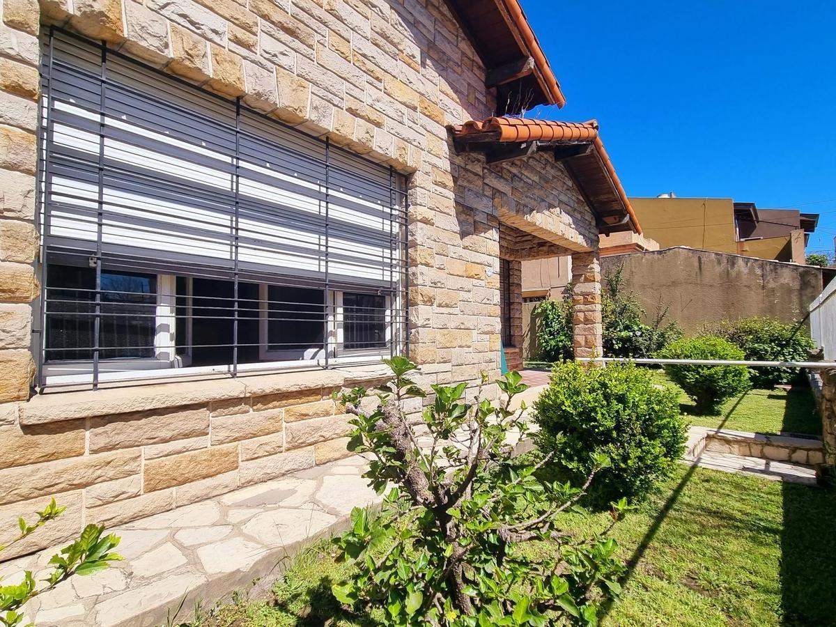 Venta Casa Sobre Doble Lote en Lanus Este 5