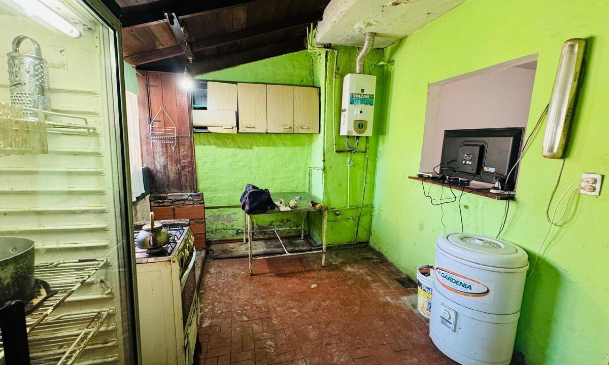 VENTA CASA 3 AMBIENTES CON FONDO LIBRE