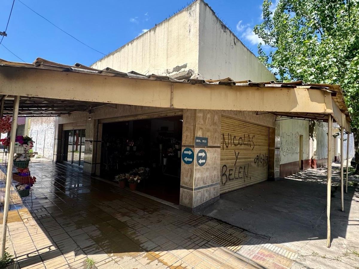 VENTA ESQUINA COMERCIAL FRENTE AL CEMENTERIO DE LANUS