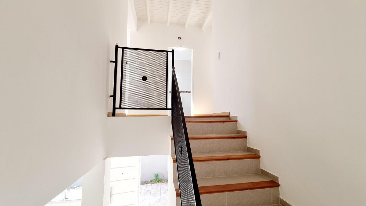 VENTA DUPLEX 3 AMBIENTES EN TEMPERLEY